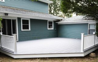 Oil-Based vs Water-Based Deck Paint